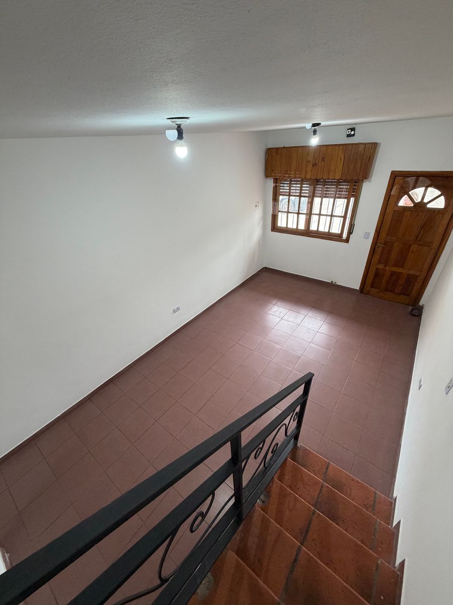 Alquiler duplex 3 ambientes con patio cochera Isidro Casanova - 3