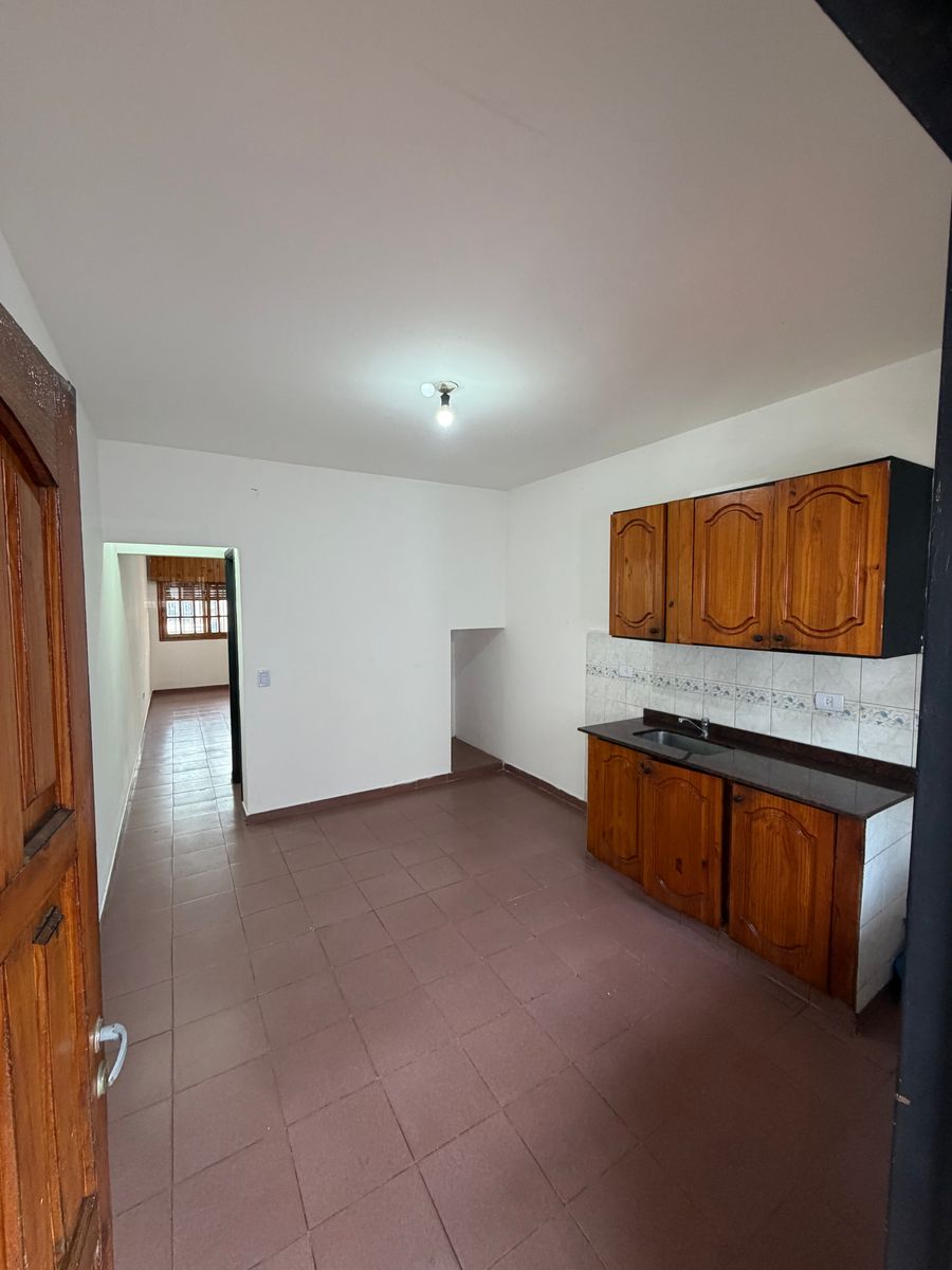 Alquiler duplex 3 ambientes con patio cochera Isidro Casanova - 6