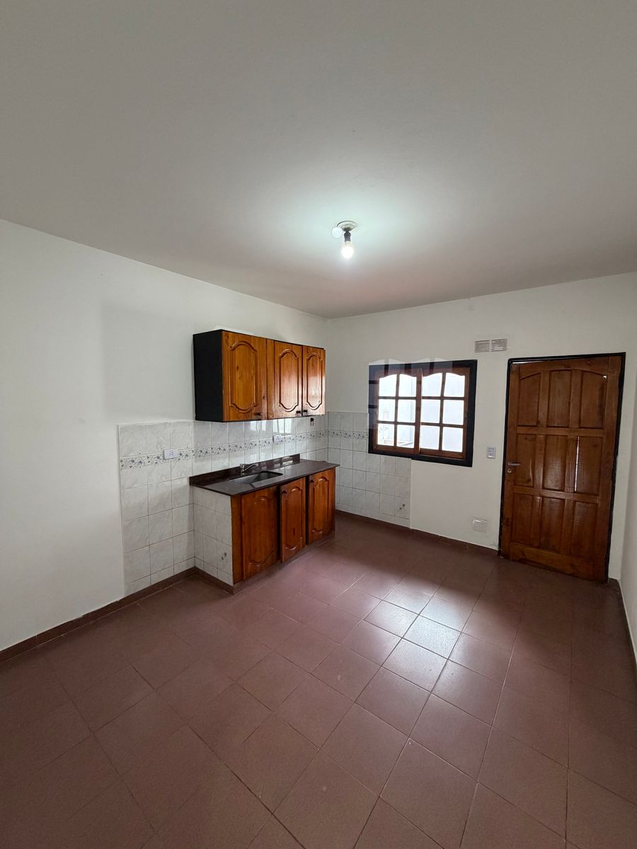 Alquiler duplex 3 ambientes con patio cochera Isidro Casanova - 10