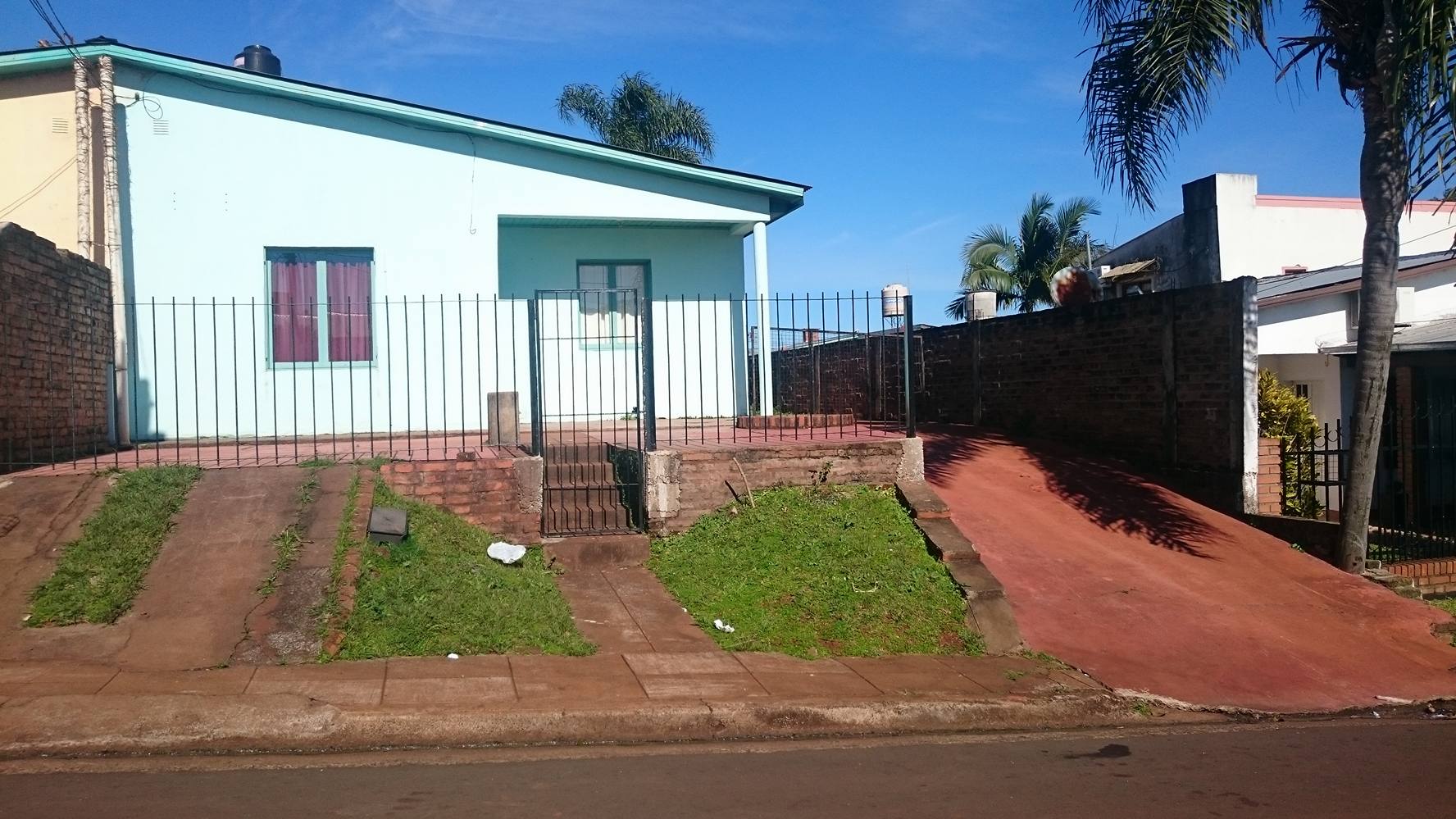 **VENDO CASA DE BARRIO** - 3