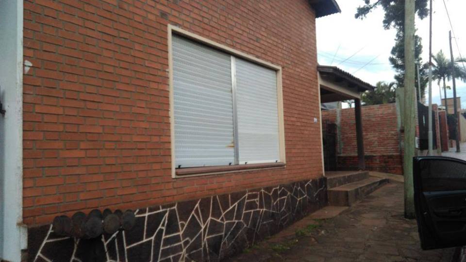 **VENDO CASA EXCELENTE UBICACION** - 2