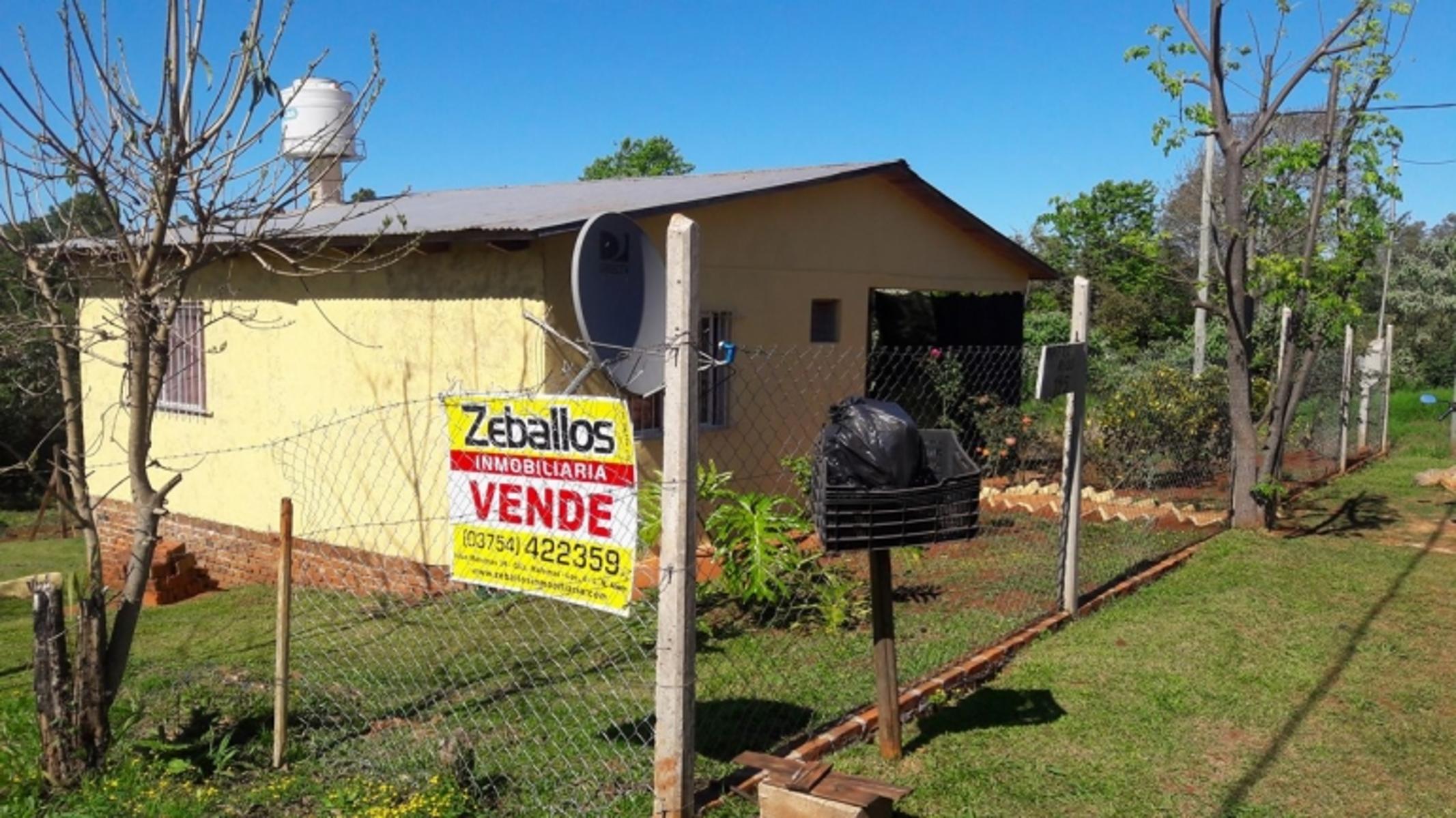 SE VENDE CASA DE MATERIAL ( EN ESQUINA) ***1200000 - 13