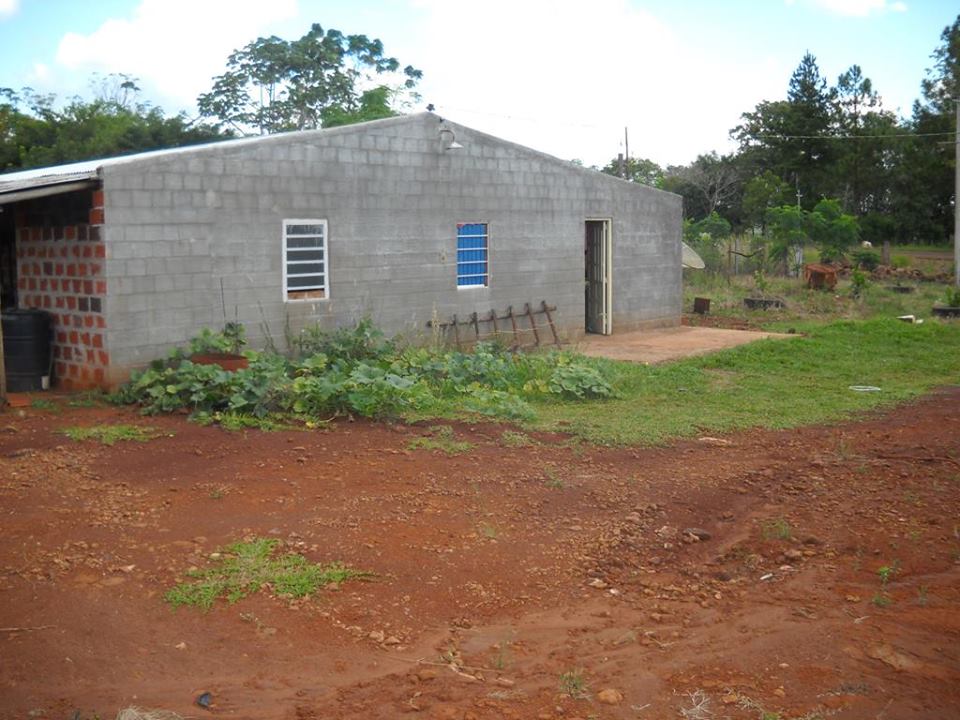 se vende HERMOSO TERRENO CON CASA S/ RUTA 4 - 3