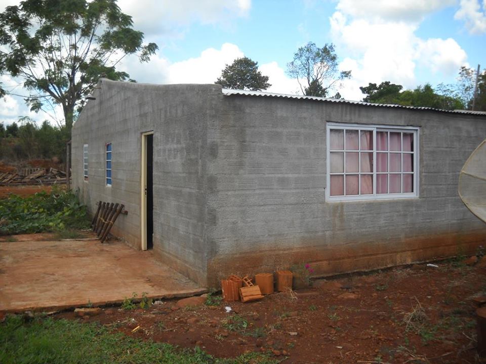 se vende HERMOSO TERRENO CON CASA S/ RUTA 4 - 10