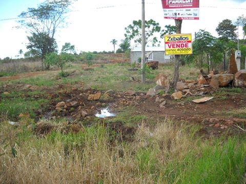 se vende HERMOSO TERRENO CON CASA S/ RUTA 4 - 11