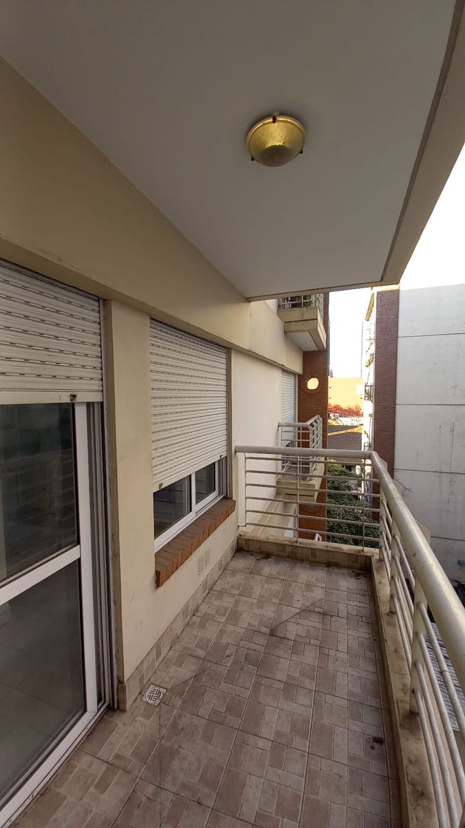 EXCELENTE DEPARTAMENTO 2 AMBIENTES CON BALCÓN Y EN SUITE. EXCELENTE UBICACIÓN CENTRO DE RAMOS MEJIA - 1