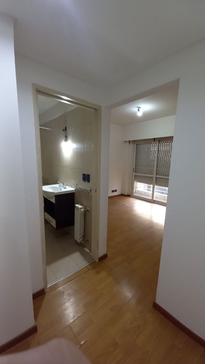 EXCELENTE DEPARTAMENTO 2 AMBIENTES CON BALCÓN Y EN SUITE. EXCELENTE UBICACIÓN CENTRO DE RAMOS MEJIA - 2