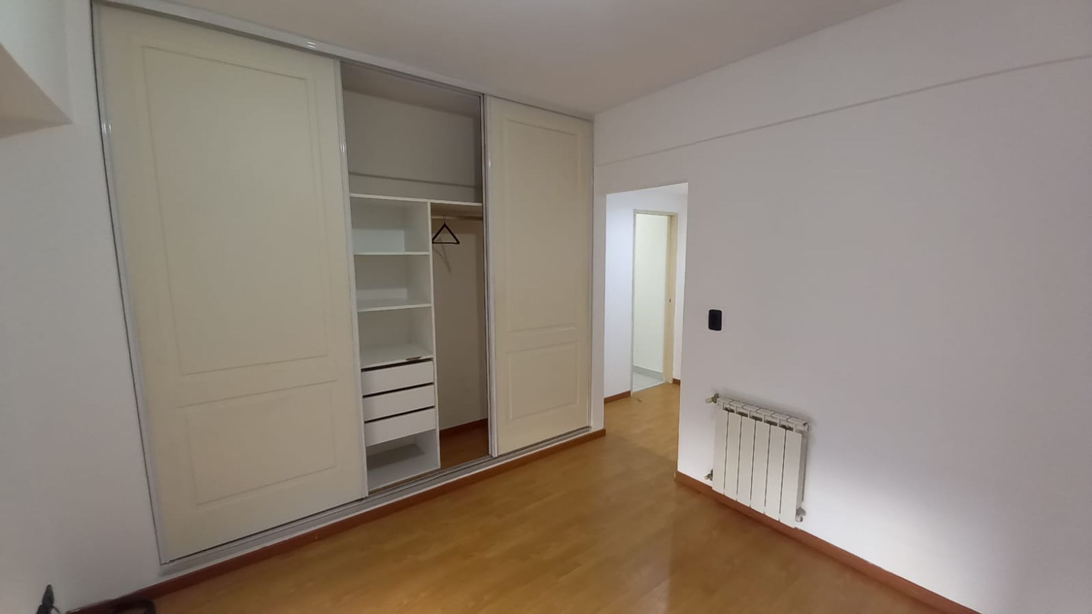EXCELENTE DEPARTAMENTO 2 AMBIENTES CON BALCÓN Y EN SUITE. EXCELENTE UBICACIÓN CENTRO DE RAMOS MEJIA - 4