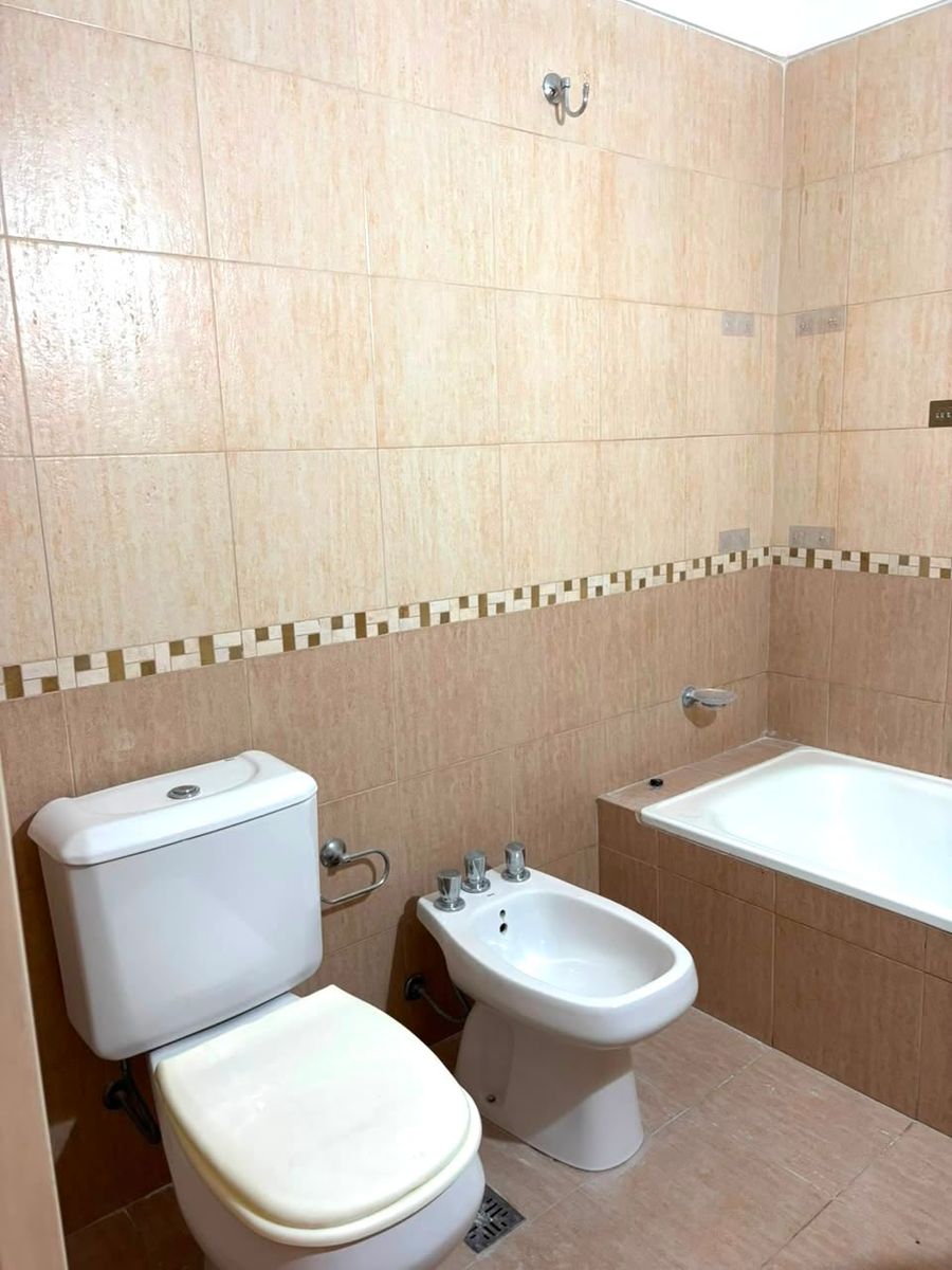 EXCELENTE DEPARTAMENTO 2 AMBIENTES CON BALCÓN Y EN SUITE. EXCELENTE UBICACIÓN CENTRO DE RAMOS MEJIA - 10