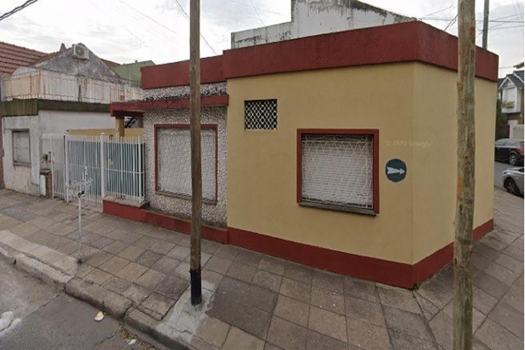 CASA EN ESQUINA 4 AMBIENTES CON ENTRADA DE AUTO Y PATIO, RAMOS MEJIA, 50 METROS DE AVENIDA DE MAYO. — foto 6