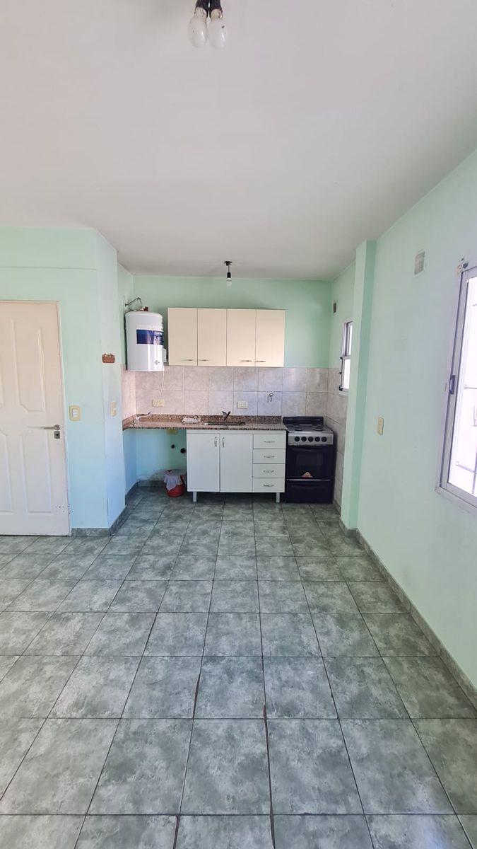 DEPARTAMENTO DE 3 AMBIENTES EN 1º PISO, EXCELENTE ESTADO Y UBICACION. SOBRE AV ARIETA - 5
