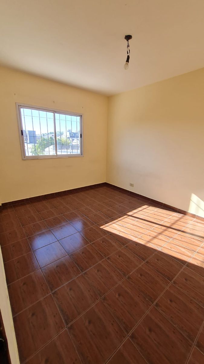 DEPARTAMENTO DE 3 AMBIENTES EN 1º PISO, EXCELENTE ESTADO Y UBICACION. SOBRE AV ARIETA - 7