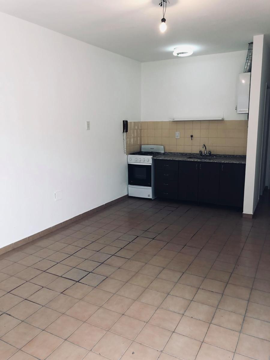 DEPTO DE 2 AMBIENTES EN 1° PISO AL CONTRA FRENTE — foto 4