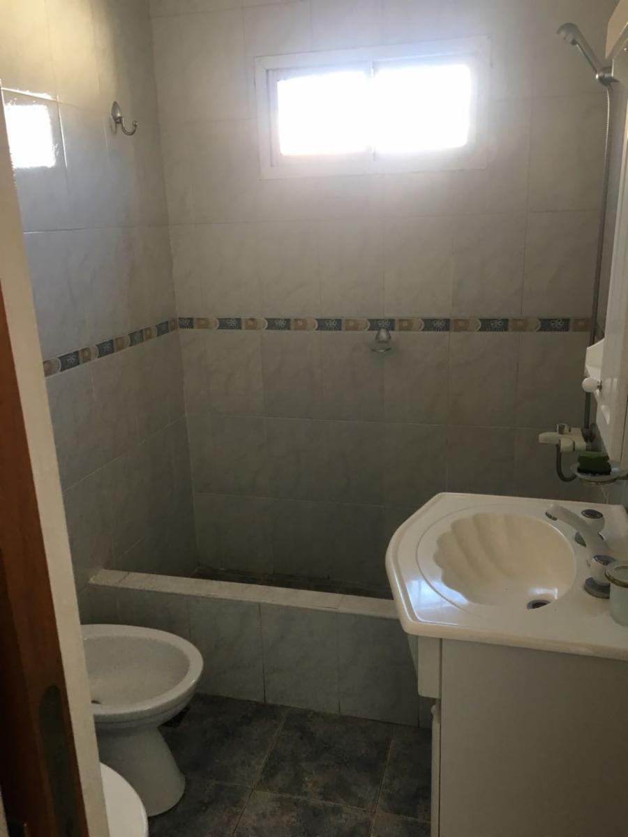 EXCELENTE CHALET EN ESQUINA DE 4 AMBIENTES 180 M2 CUB. — foto 2