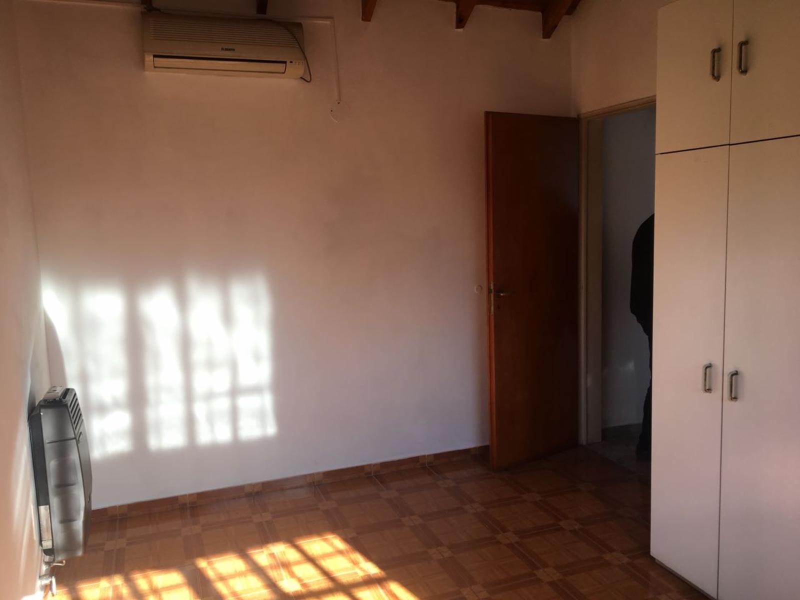 EXCELENTE CHALET EN ESQUINA DE 4 AMBIENTES 180 M2 CUB. — foto 3