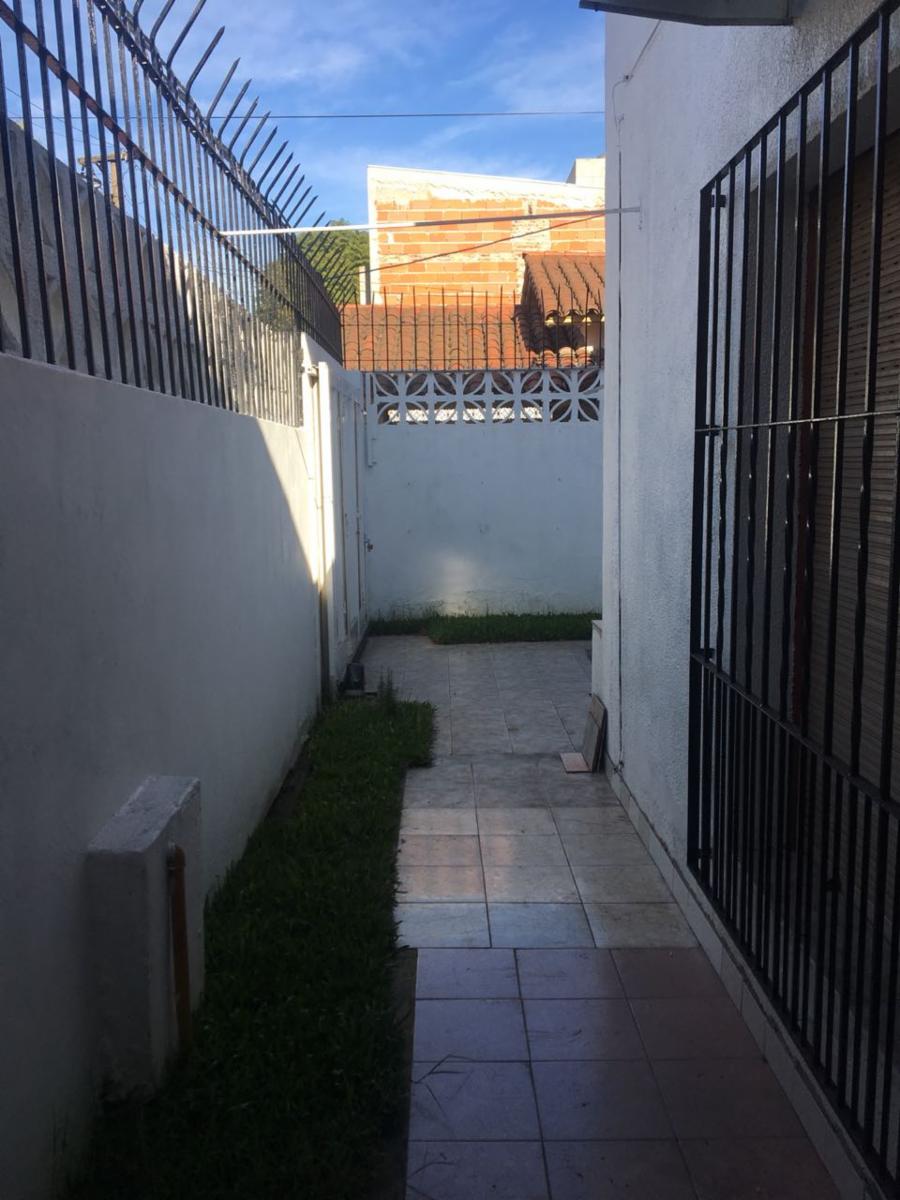 EXCELENTE CHALET EN ESQUINA DE 4 AMBIENTES 180 M2 CUB. — foto 7