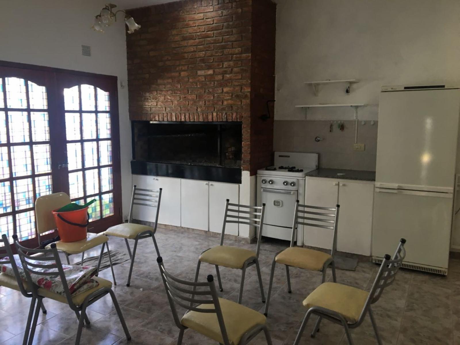 EXCELENTE CHALET EN ESQUINA DE 4 AMBIENTES 180 M2 CUB. — foto 8