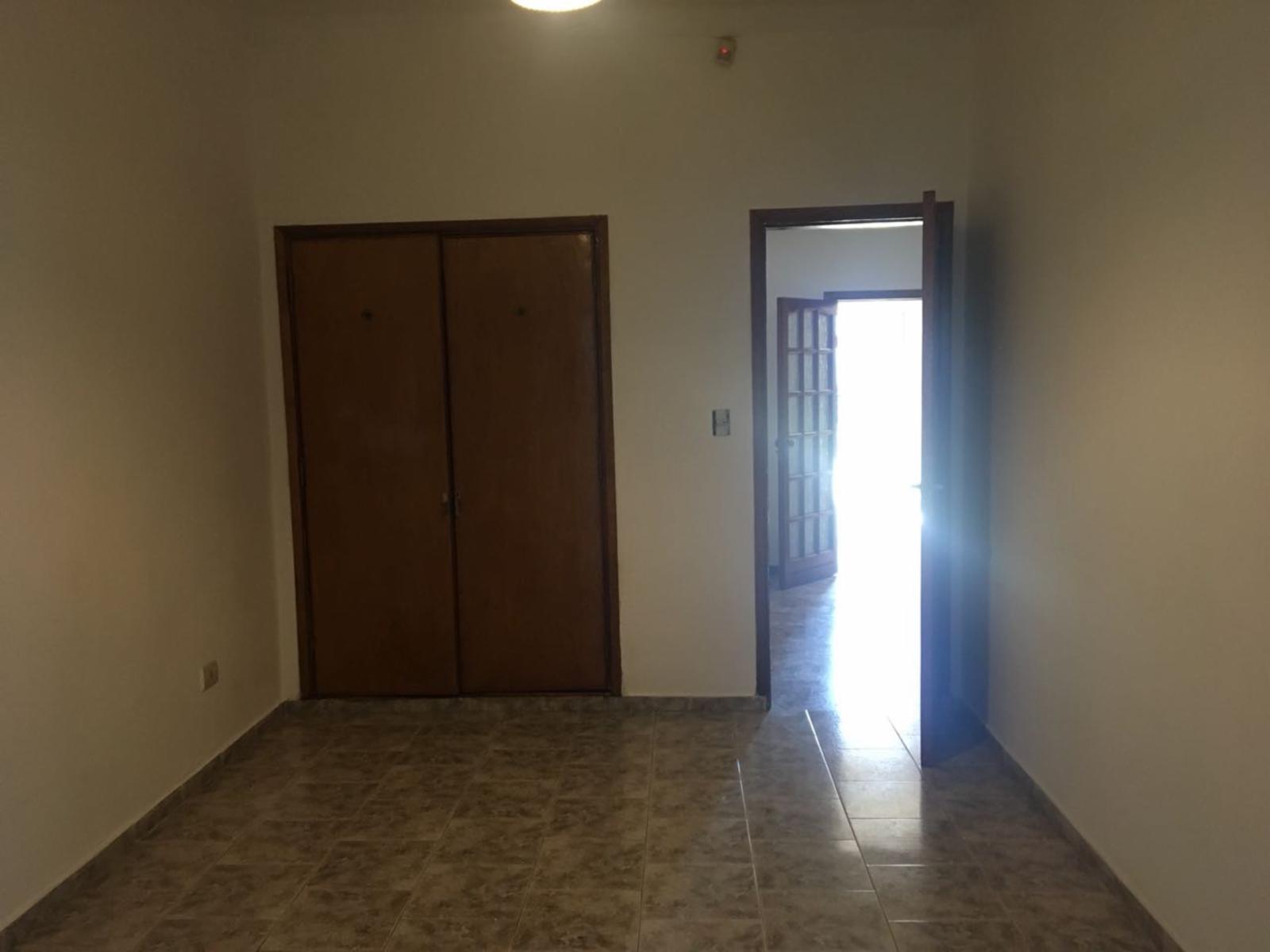 EXCELENTE CHALET EN ESQUINA DE 4 AMBIENTES 180 M2 CUB. — foto 12