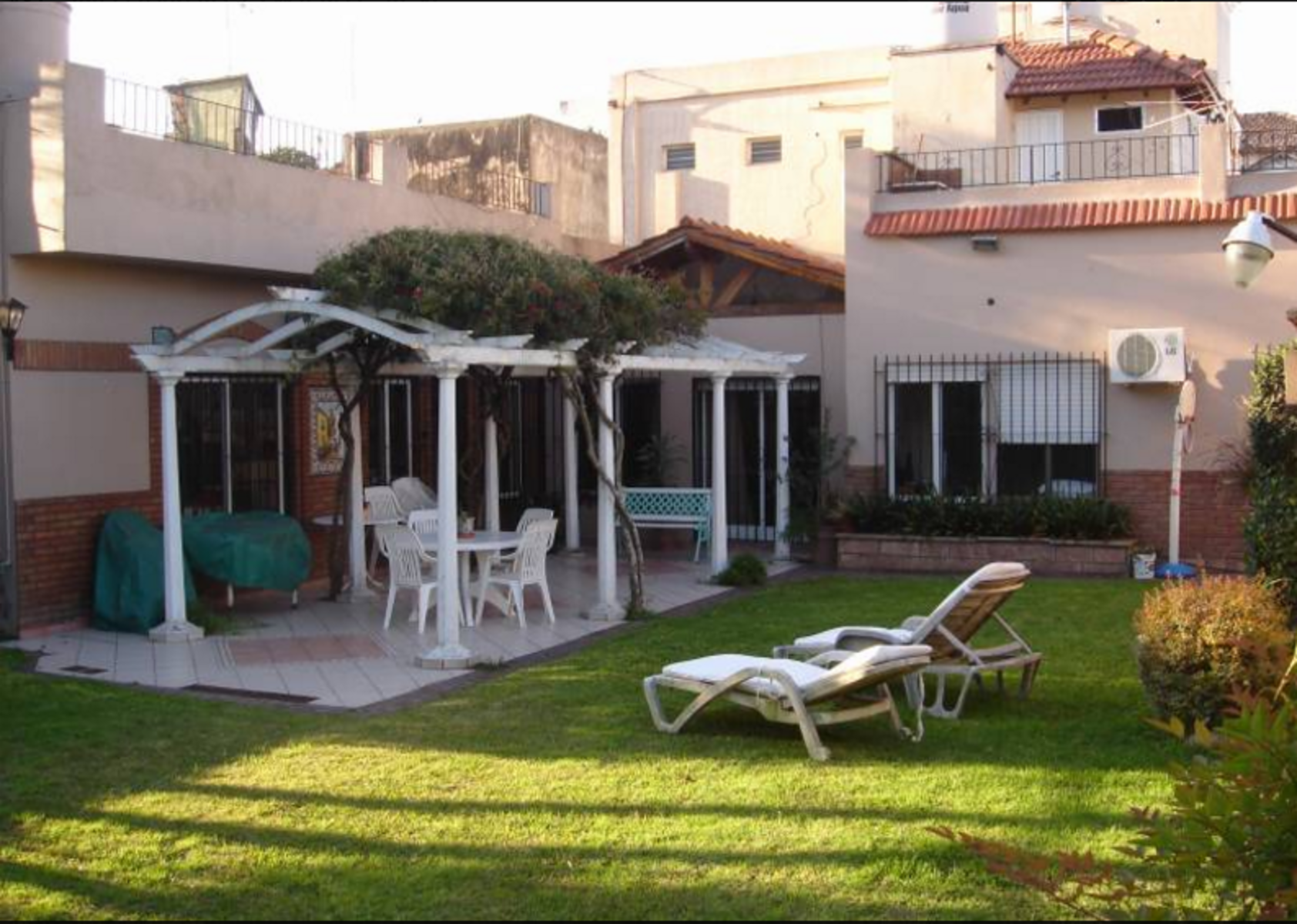 CHALET EN DOS PLANTAS 6 AMBIENTES LOTE DE 16 X 35. 235 M2 CUB — foto 14