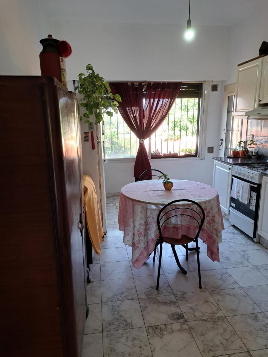 departamento de 3 ambientes 1° piso al frente muy amplio — foto 8