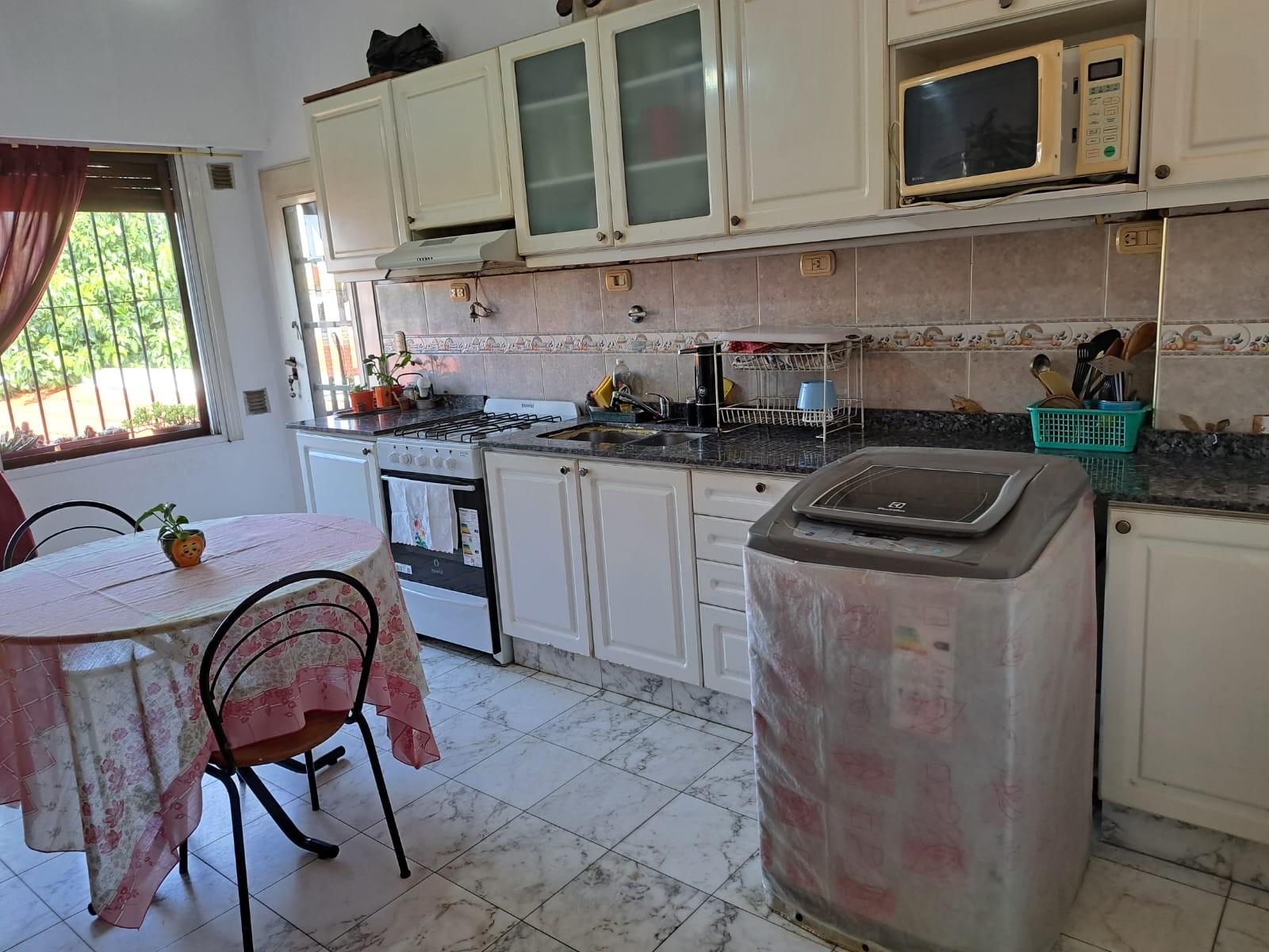 departamento de 3 ambientes 1° piso al frente muy amplio — foto 9