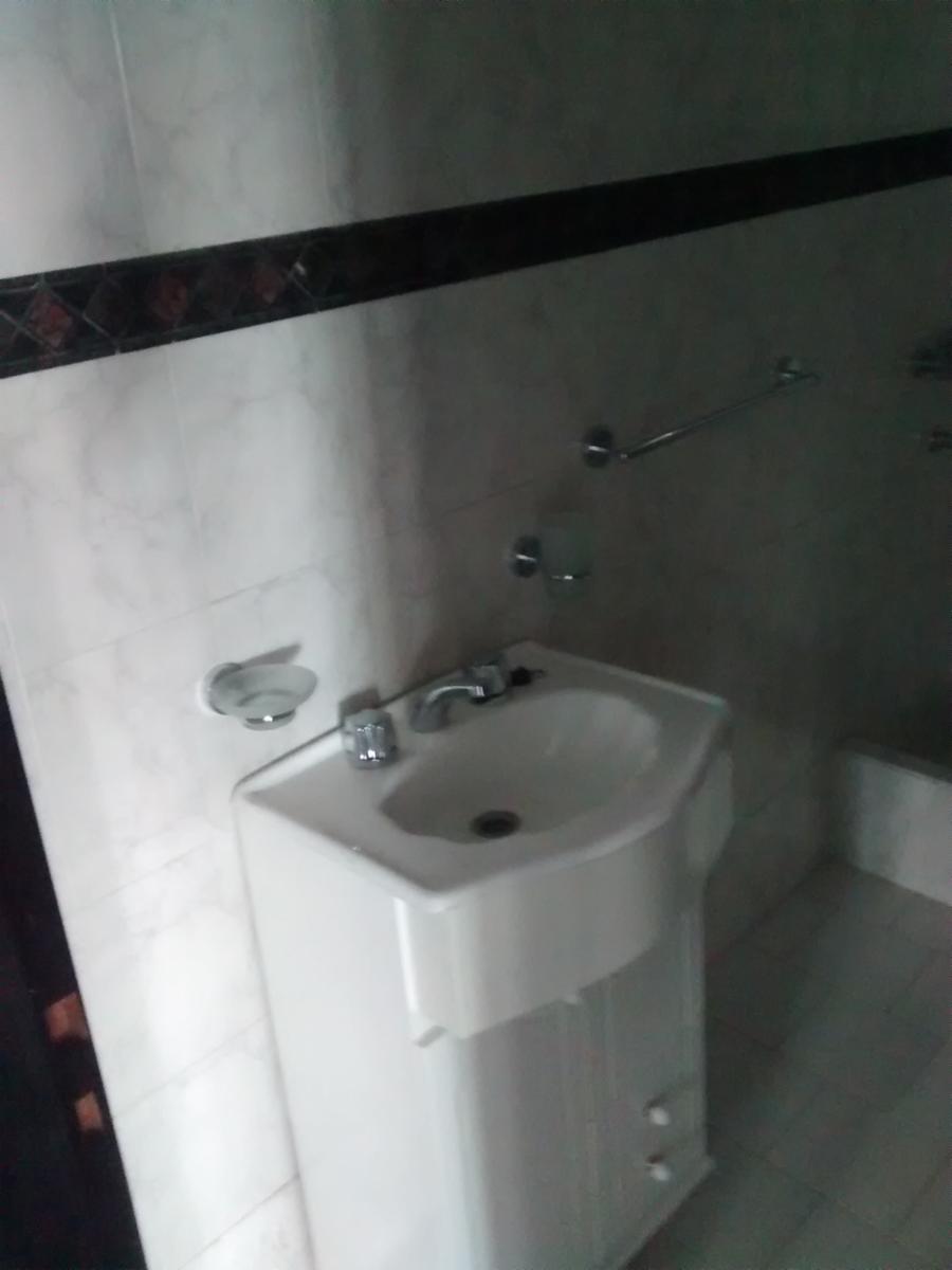 DEPARTAMENTO DE 3 AMBIENTES Y MEDIO 1° PISO AL FRENTE CON AMPLIO PATIO — foto 4