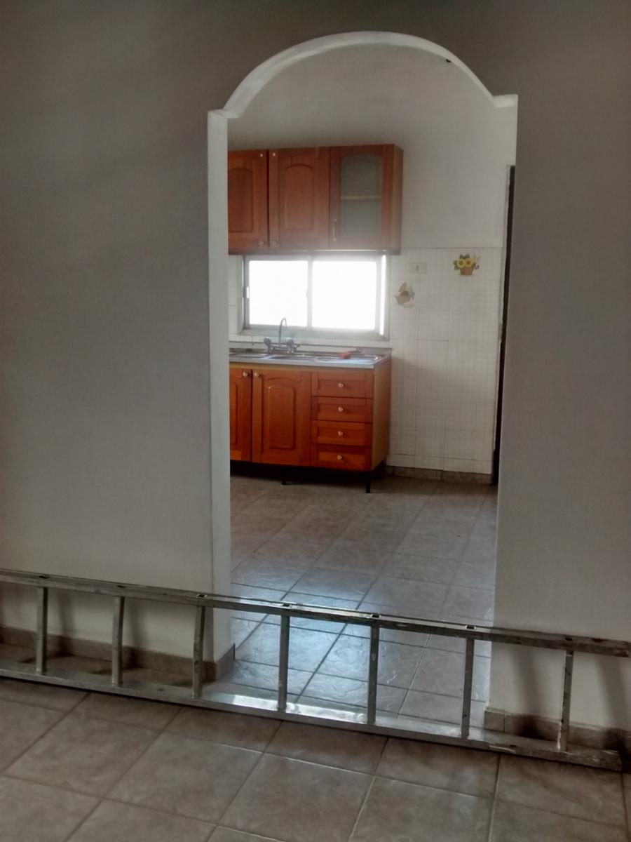 DEPARTAMENTO DE 3 AMBIENTES 2° PISO AL FRENTE CON AMPLIO PATIO — foto 7