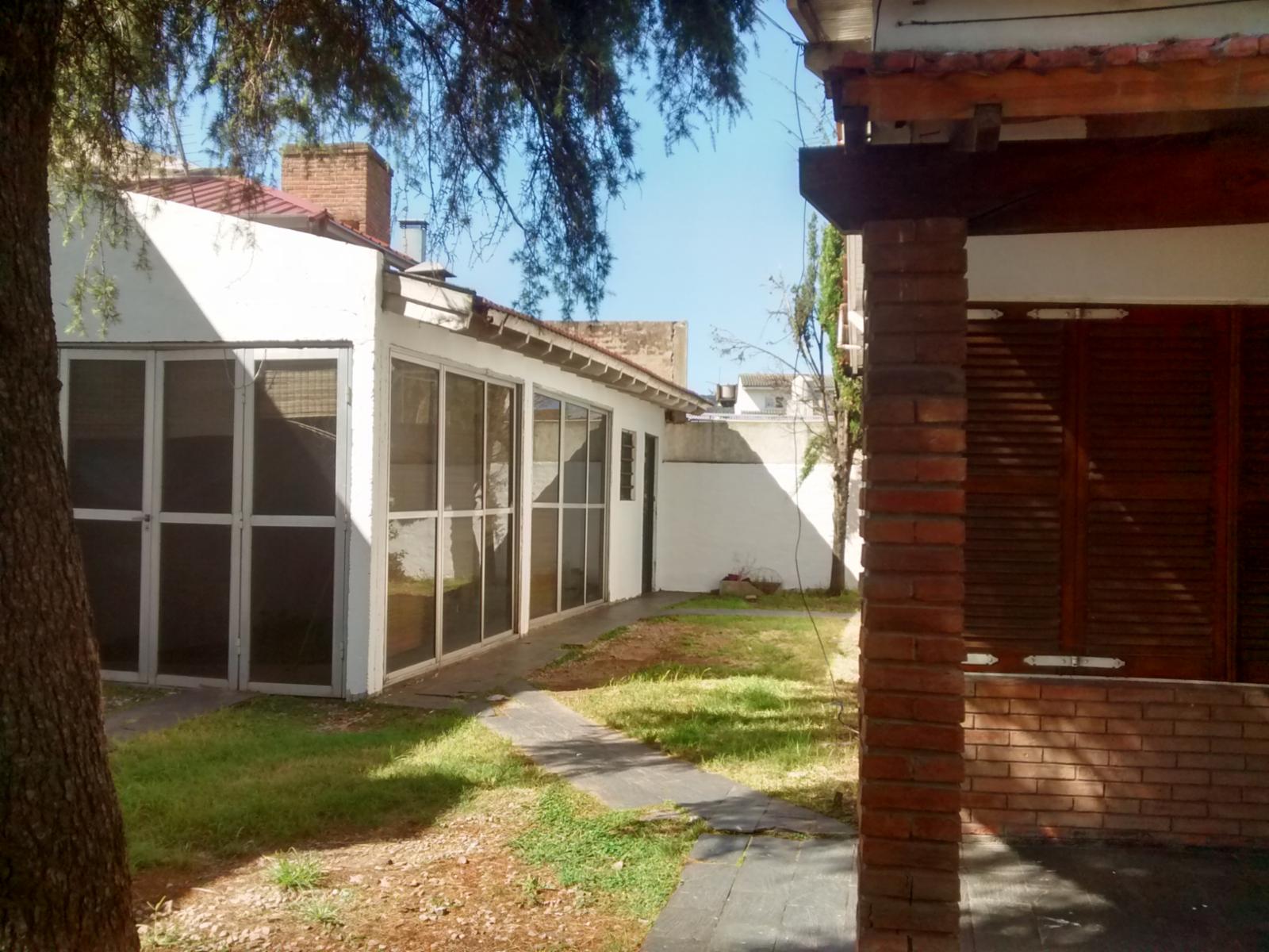 CHALET DE 3 AMBIENTES S/LOTE PROPIO, CON ENTRADA DE AUTO - 3