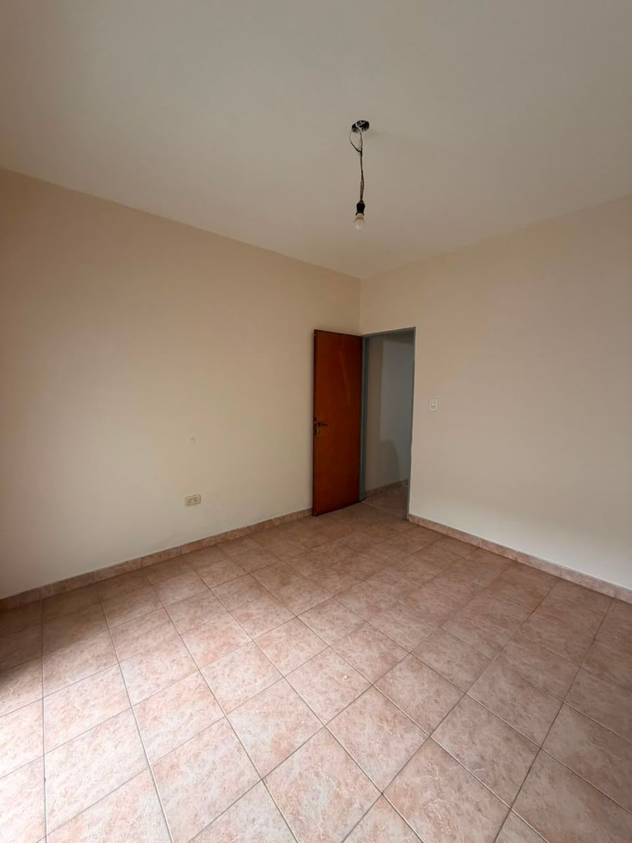 DEPARTAMENTO 2 AMBIENTES EN PLANTA BAJA AL FRENTE CON PATIO Y ESPACIO PARA GUARDAR AUTO. VILLA LUZURIAGA - 12