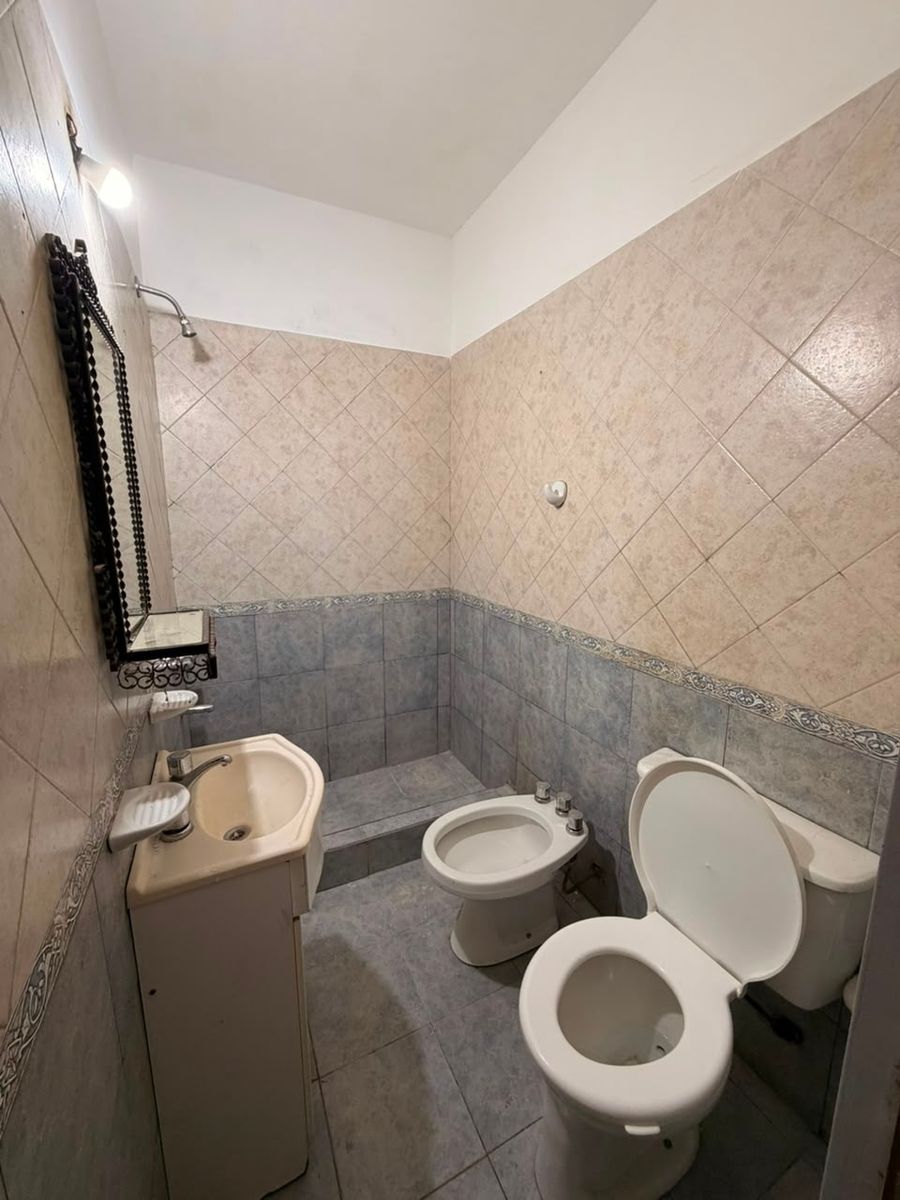 DEPARTAMENTO 2 AMBIENTES EN PLANTA BAJA AL FRENTE CON PATIO Y ESPACIO PARA GUARDAR AUTO. VILLA LUZURIAGA - 13