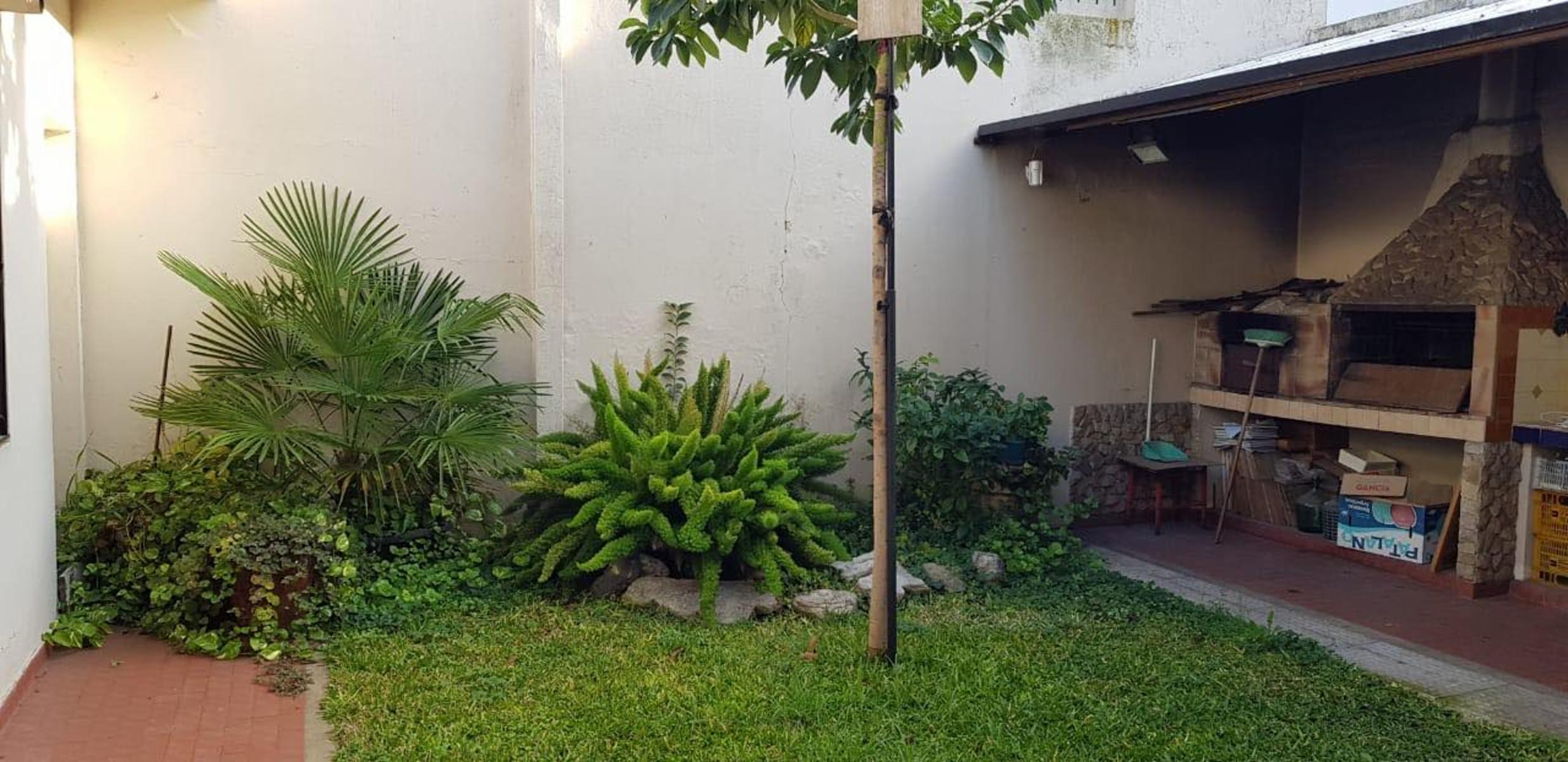 CHALET EN 2 PLANTAS, SOBRE LOTE DE 10 X 20 DE 4 AMBIENTES. — foto 8