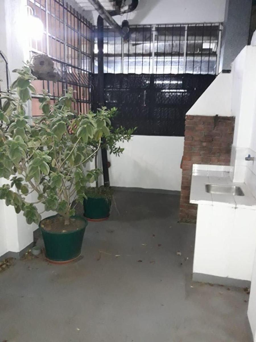GALPÓN SOBRE LOTE 10X32 DE 350m2 CUBIERTOS MAS ENTREPISO, OFICINAS, BAÑOS, VESTUARIO Y LOFT CON BAÑO INSTALADO, PATIO Y PARRILLA. — foto 2