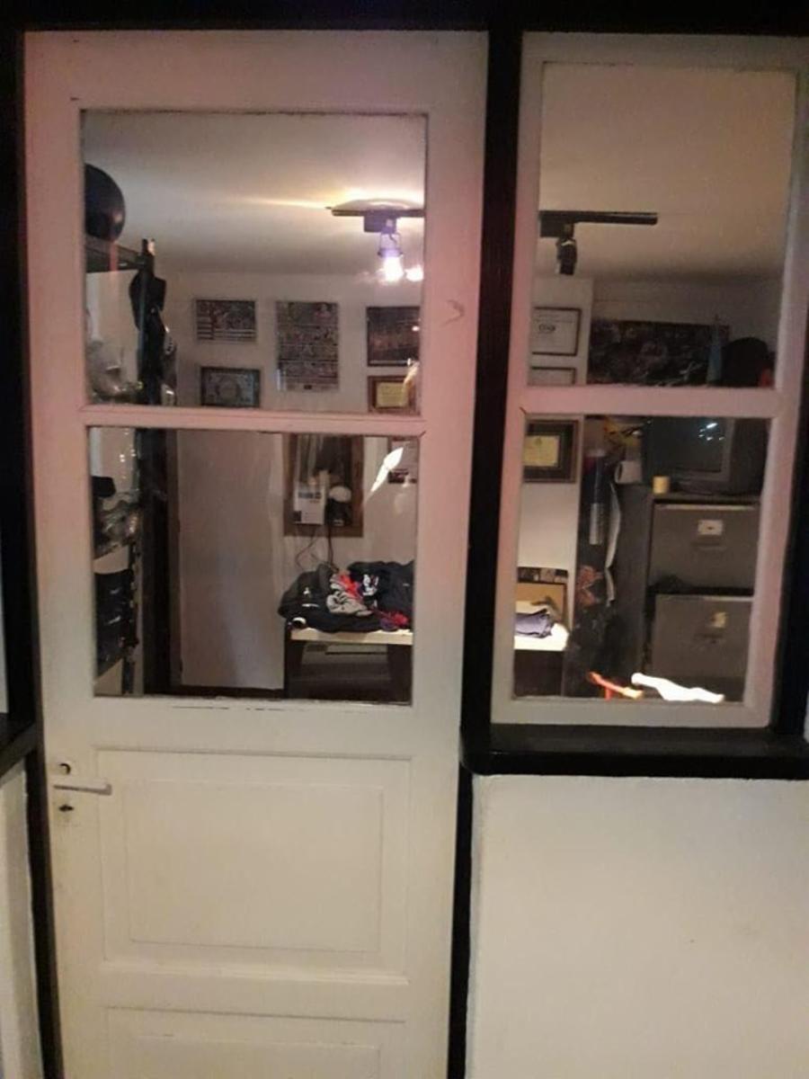GALPÓN SOBRE LOTE 10X32 DE 350m2 CUBIERTOS MAS ENTREPISO, OFICINAS, BAÑOS, VESTUARIO Y LOFT CON BAÑO INSTALADO, PATIO Y PARRILLA. — foto 4