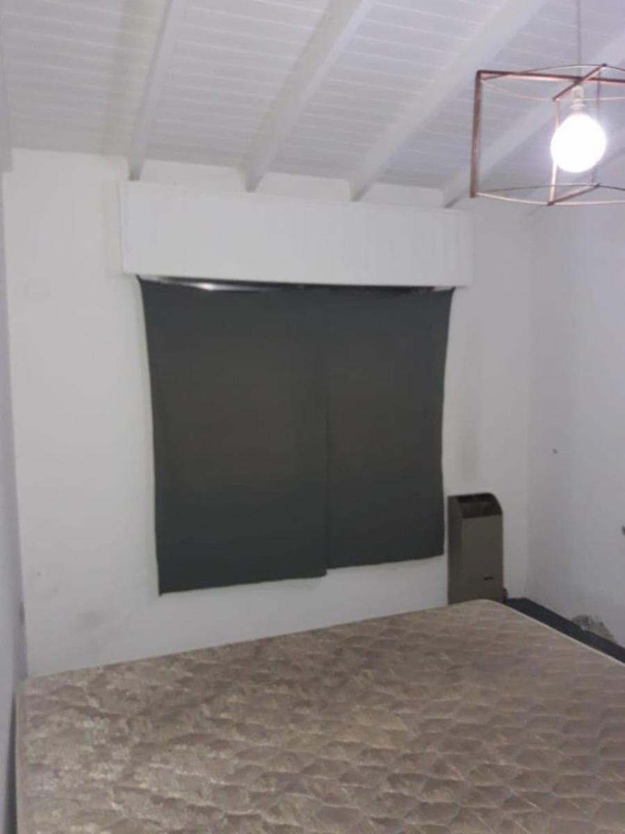 GALPÓN SOBRE LOTE 10X32 DE 350m2 CUBIERTOS MAS ENTREPISO, OFICINAS, BAÑOS, VESTUARIO Y LOFT CON BAÑO INSTALADO, PATIO Y PARRILLA. — foto 9