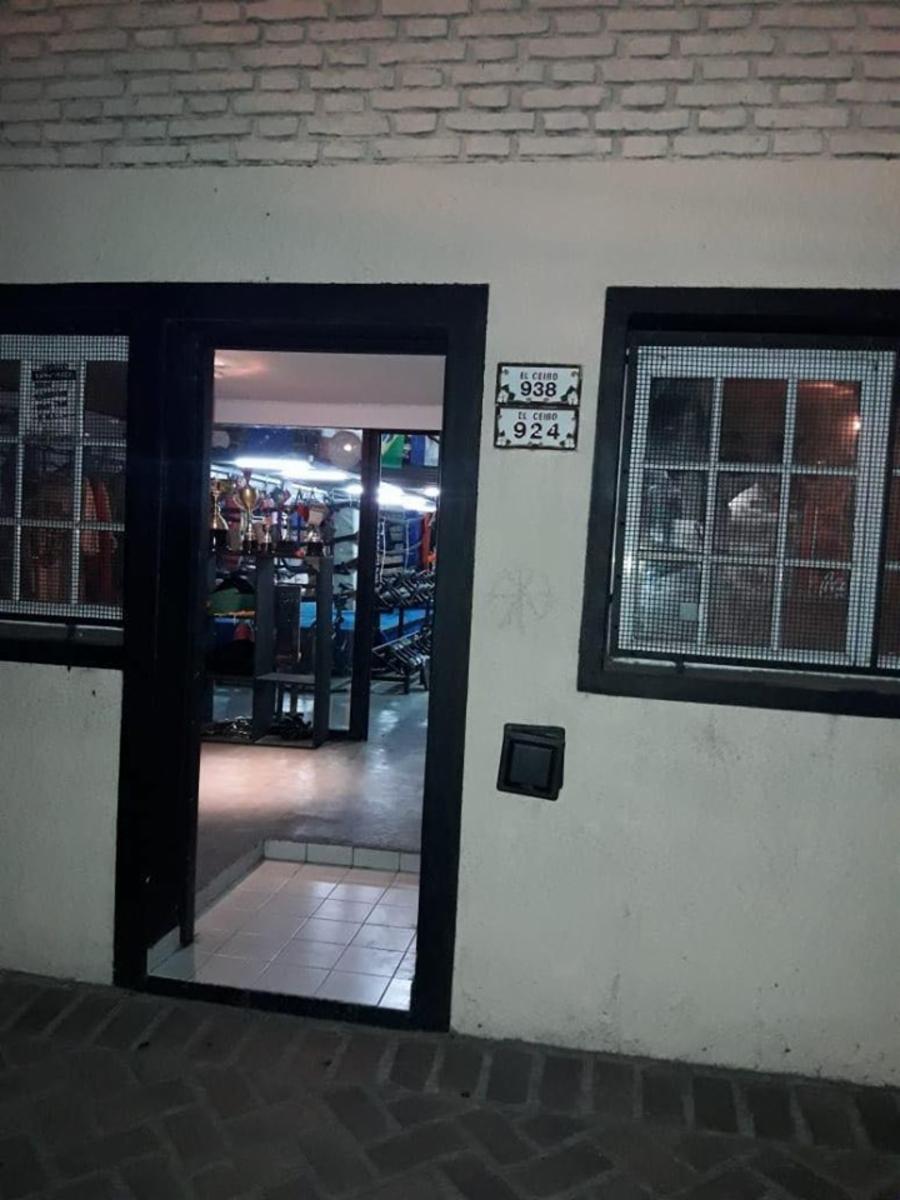 GALPÓN SOBRE LOTE 10X32 DE 350m2 CUBIERTOS MAS ENTREPISO, OFICINAS, BAÑOS, VESTUARIO Y LOFT CON BAÑO INSTALADO, PATIO Y PARRILLA. — foto 11
