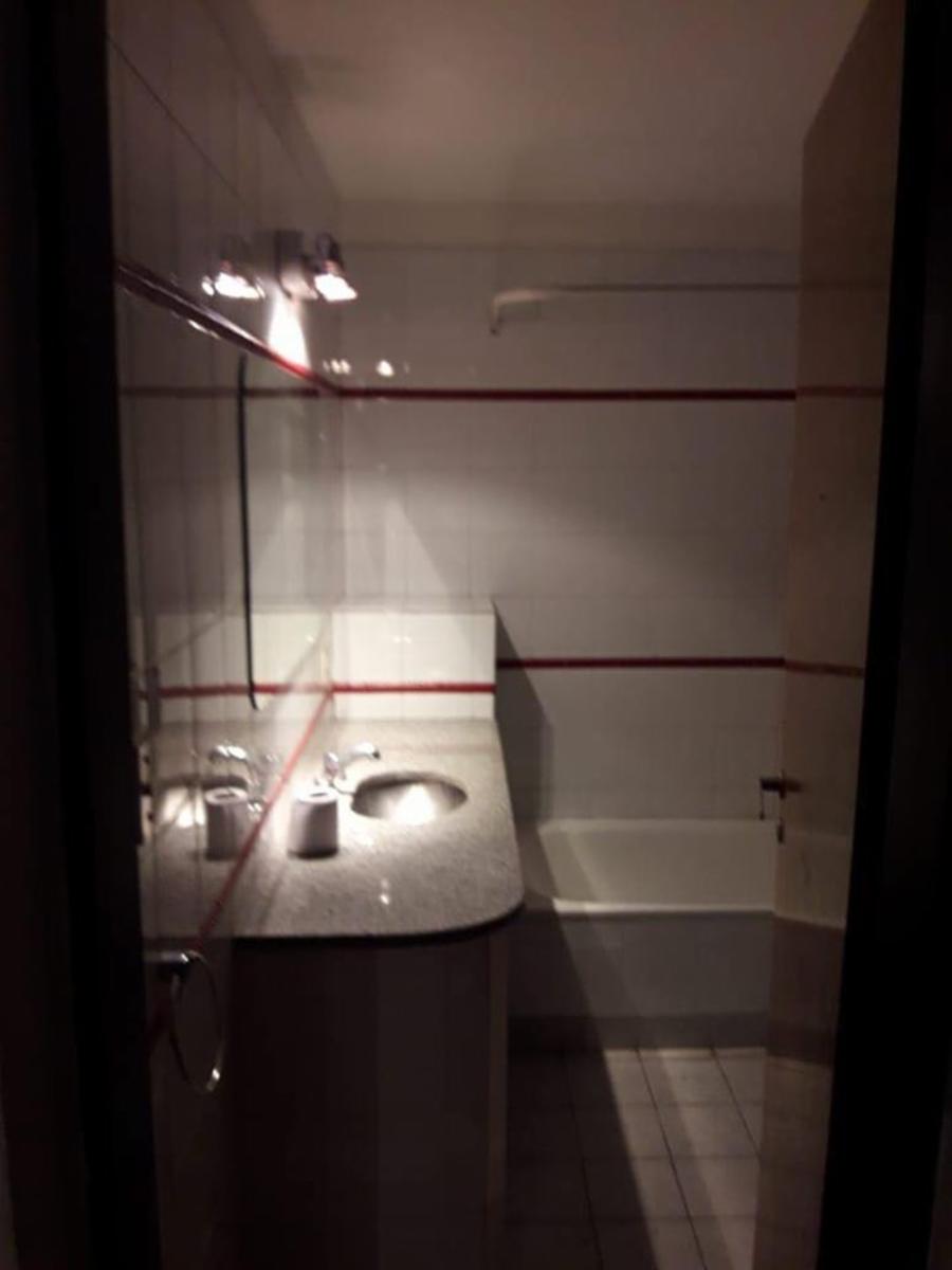 GALPÓN SOBRE LOTE 10X32 DE 350m2 CUBIERTOS MAS ENTREPISO, OFICINAS, BAÑOS, VESTUARIO Y LOFT CON BAÑO INSTALADO, PATIO Y PARRILLA. — foto 12