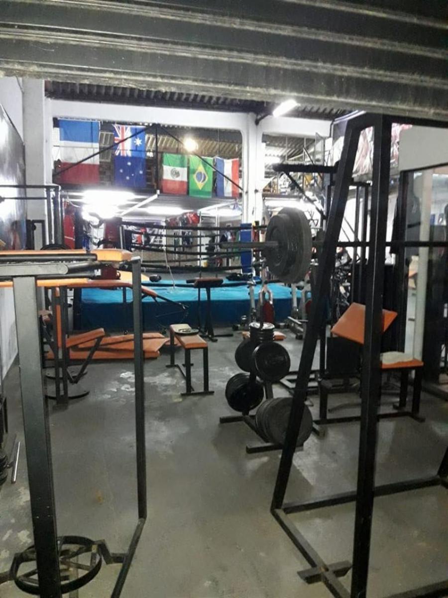 GALPÓN SOBRE LOTE 10X32 DE 350m2 CUBIERTOS MAS ENTREPISO, OFICINAS, BAÑOS, VESTUARIO Y LOFT CON BAÑO INSTALADO, PATIO Y PARRILLA. — foto 14