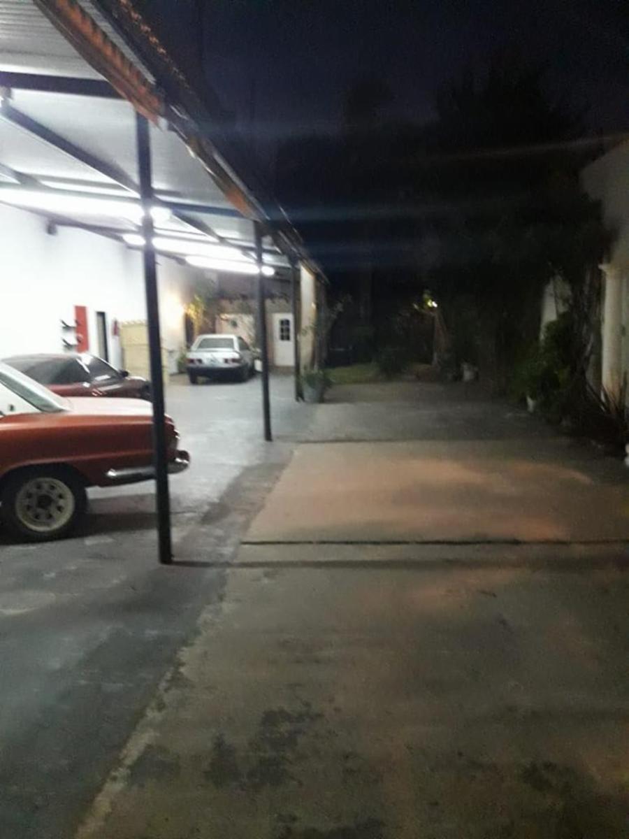 GALPÓN SOBRE LOTE 10X32m DE 160m2 CUBIERTOS CON BAÑO, OFICINAS Y ESPACIO LIBRE DE 5X32m, ENTRADA DE CAMIÓN Y AUTOS CON PERSIANA DE ENROLLAR ELÉCTRICA — foto 4