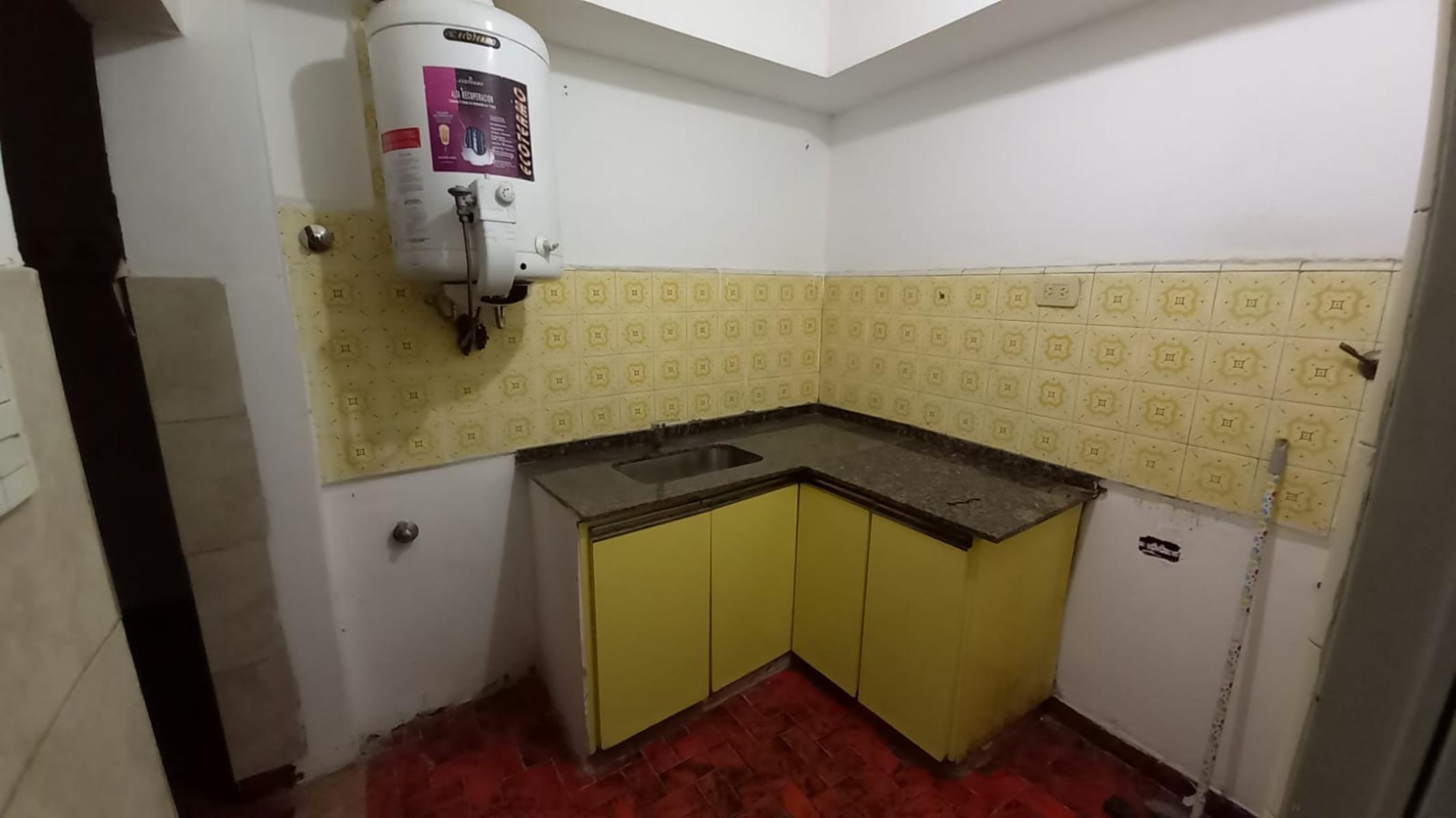 CASA DE 3 AMBIENTES CON LOCAL EN ESQUINA — foto 5