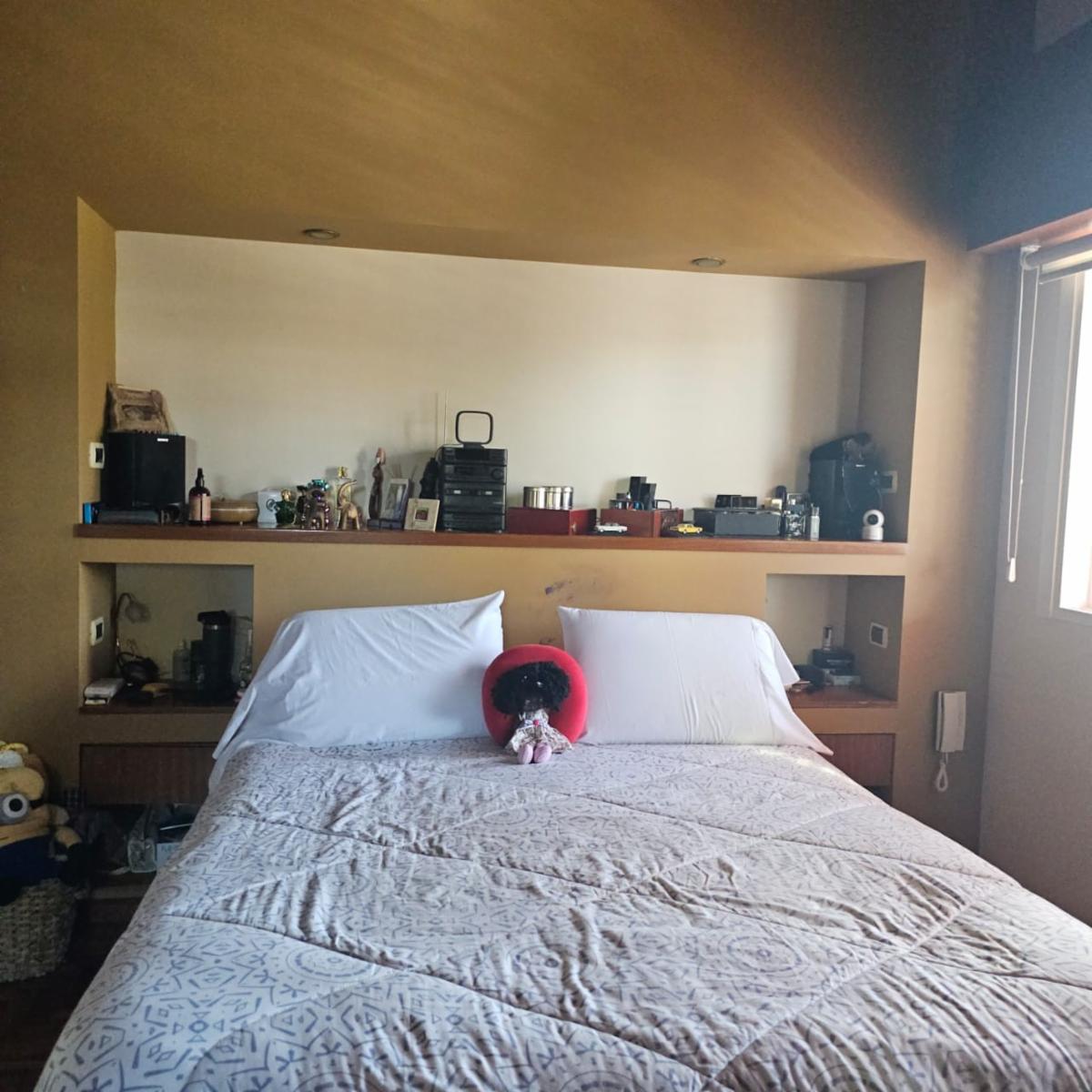 Excelente chalet de 4 amplios ambientes sobre lote de 12,99 x 51, congarage cubierto para 3 autos, galeria con parrilla, fondo y quincho.Excelente estado. APTO CREDITO — foto 13