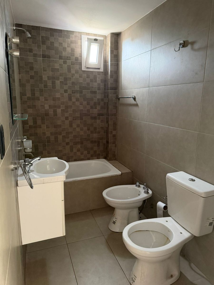 Hermoso moderno departamento 2 ambientes con balcon y terraza en comun con parrilla. Villa Luzuriaga - 7