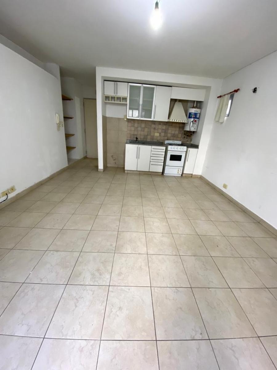 Departamento monoambiente con balcon 2° piso al contrafrente. San justo, excelente ubicacion. — foto 9