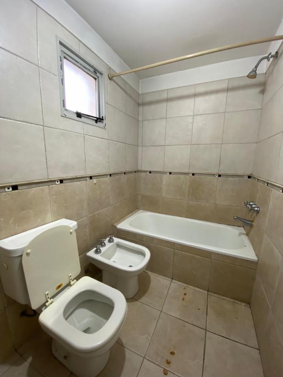 Departamento monoambiente con balcon 2° piso al contrafrente. San justo, excelente ubicacion. - 17