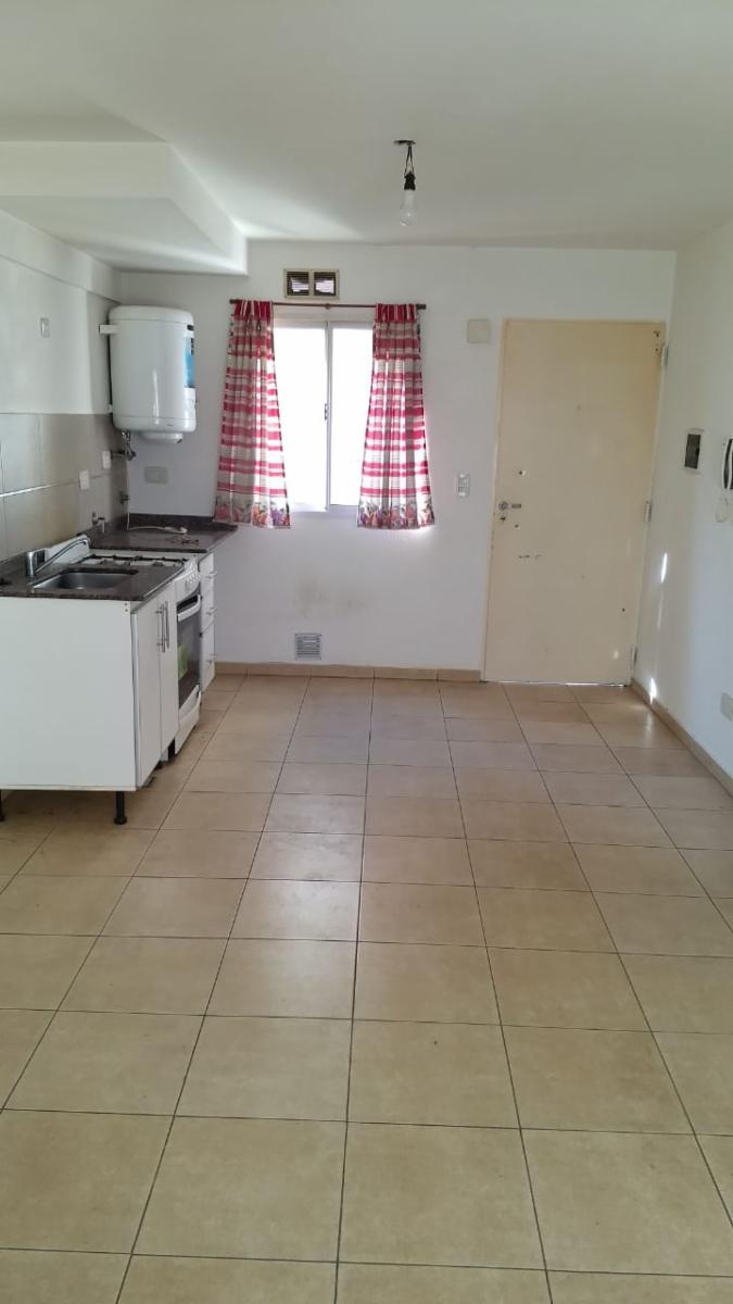 DEPARTAMENTO DE 2 AMBIENTES CON COCHERA CON PORTÓN AUTOMÁTICO Y TERRAZA, MORON — foto 5