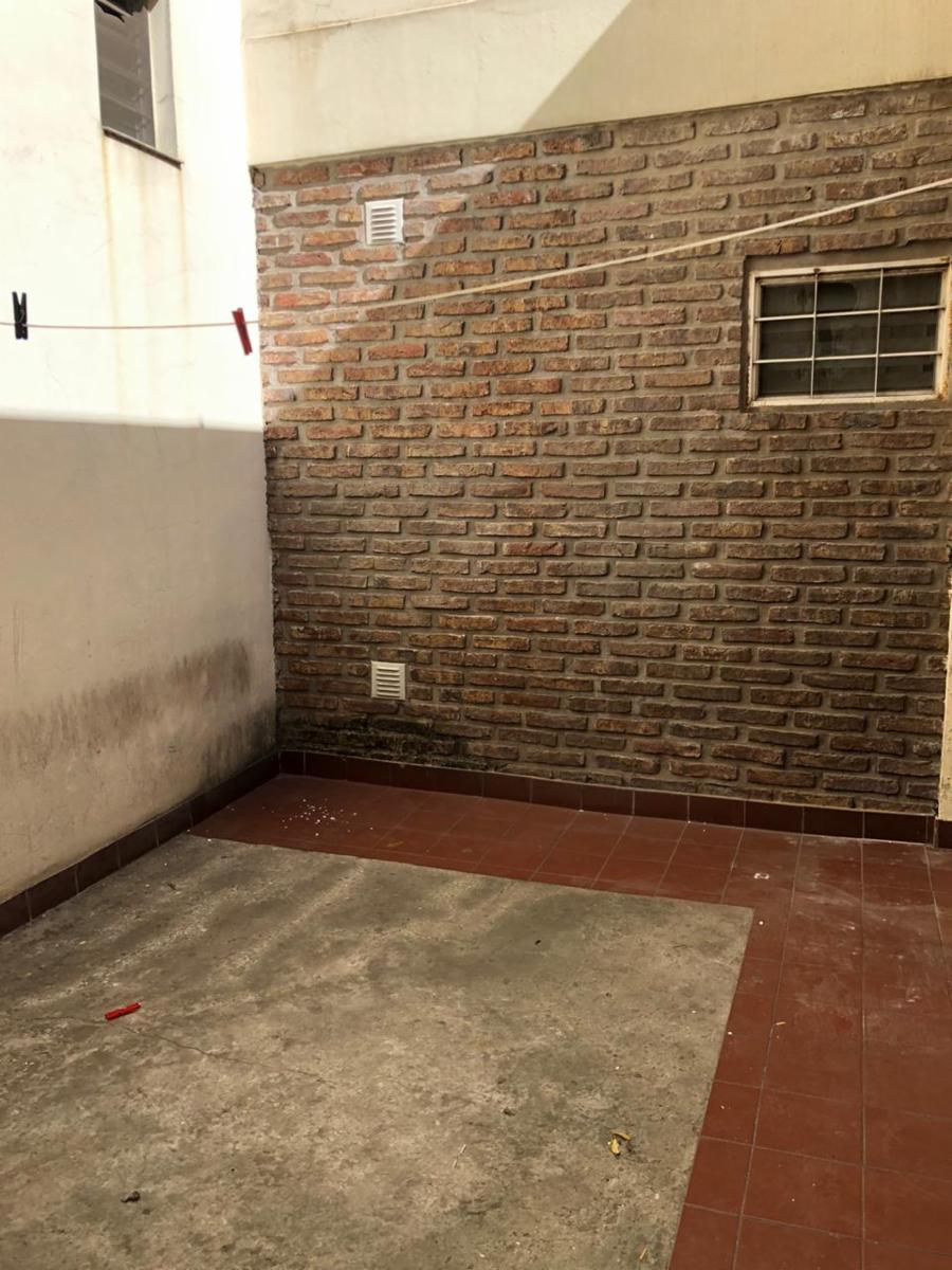 Monoambiente primer piso con patio en Villa Luzuriaga, bajas expensas - 5