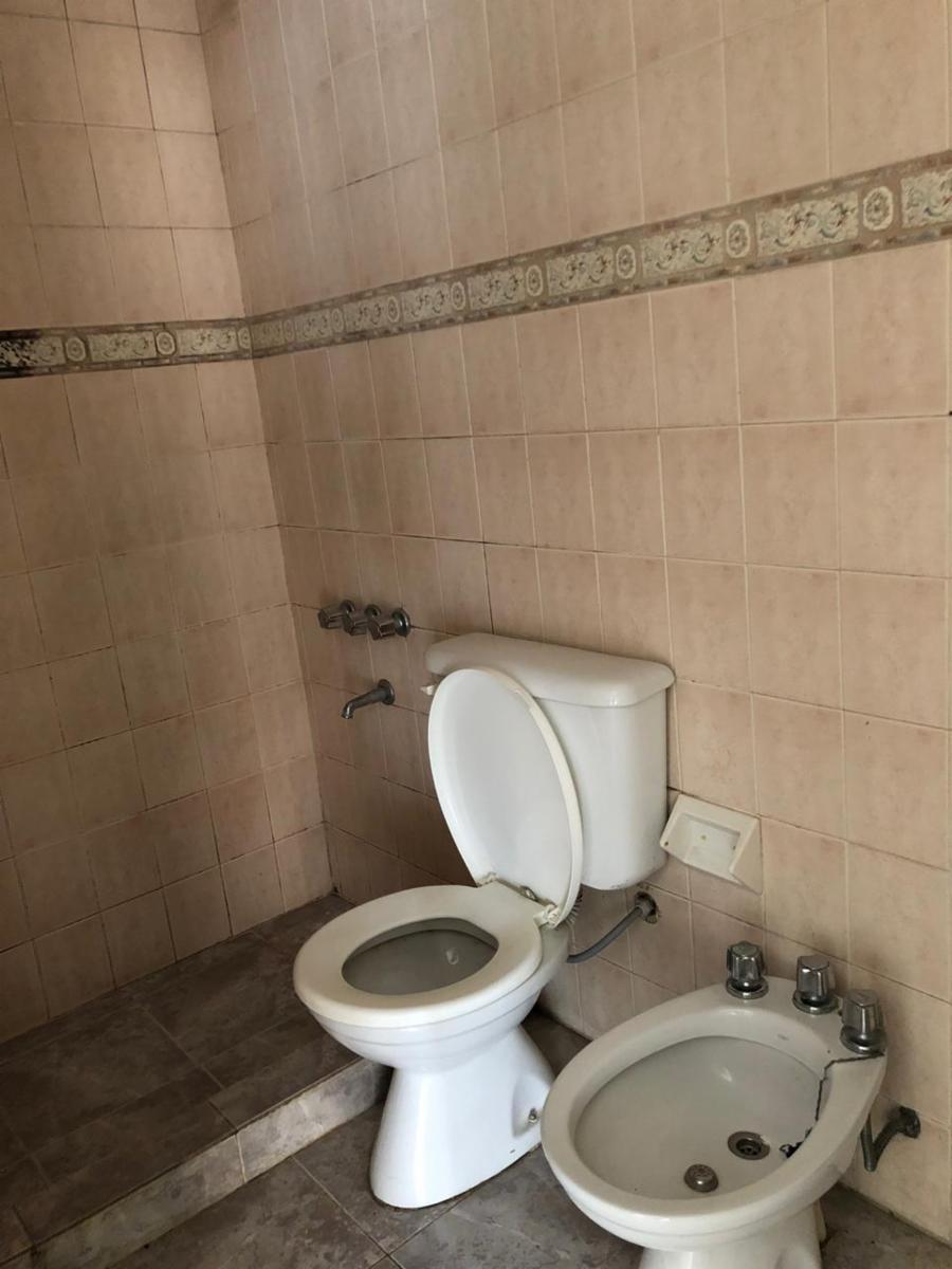 Monoambiente primer piso con patio en Villa Luzuriaga, bajas expensas - 7