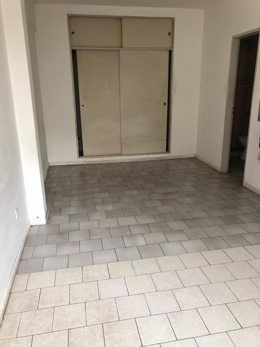 Monoambiente primer piso con patio en Villa Luzuriaga, bajas expensas - 8