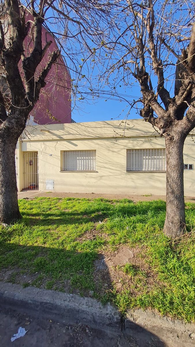 Departamento tipo casa planta baja al frente, con patio. Sin expensas. - 3