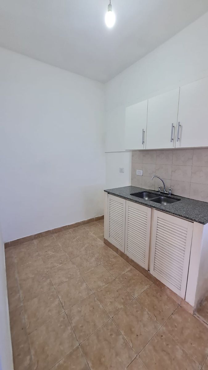 Departamento tipo casa planta baja al frente, con patio. Sin expensas. - 4