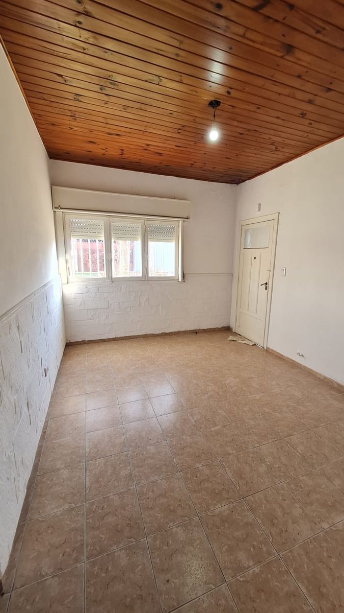 Departamento tipo casa planta baja al frente, con patio. Sin expensas. - 5